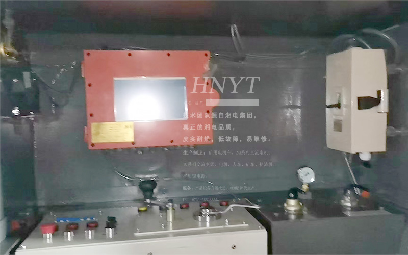 定制型14噸架線(xiàn)式電機車(chē)發(fā)貨 2.jpg