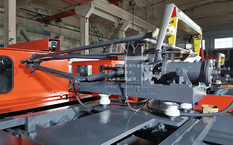 定制型14噸架線(xiàn)式電機車(chē)發(fā)貨 4.jpg