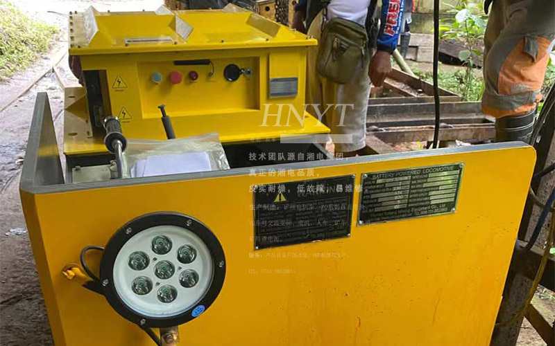 出口定制型3噸鋰電池電機車(chē) 1.jpg