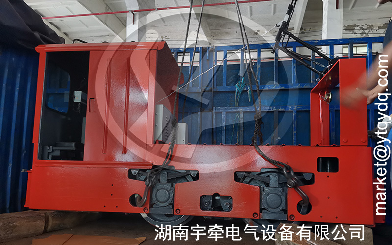 3噸架線(xiàn)式電機車(chē)發(fā)貨 1.jpg